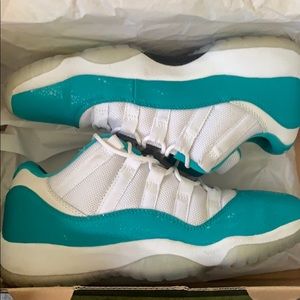 Low top Jordan 11s